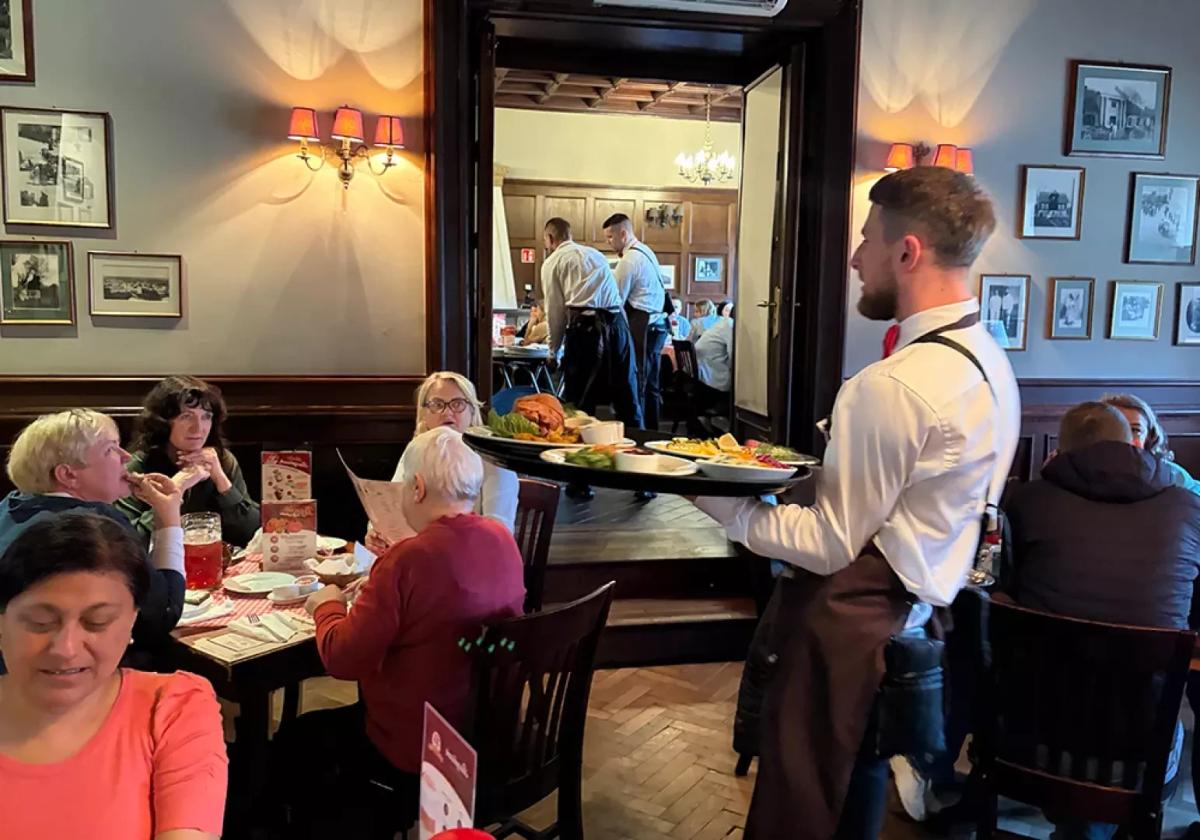 warsaw waiter serving
